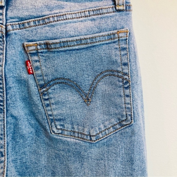 LEVI’S WEDGIE Sz 27 Wedgie Straight  Distressed Light Washed Jeans - Picture 9 of 13